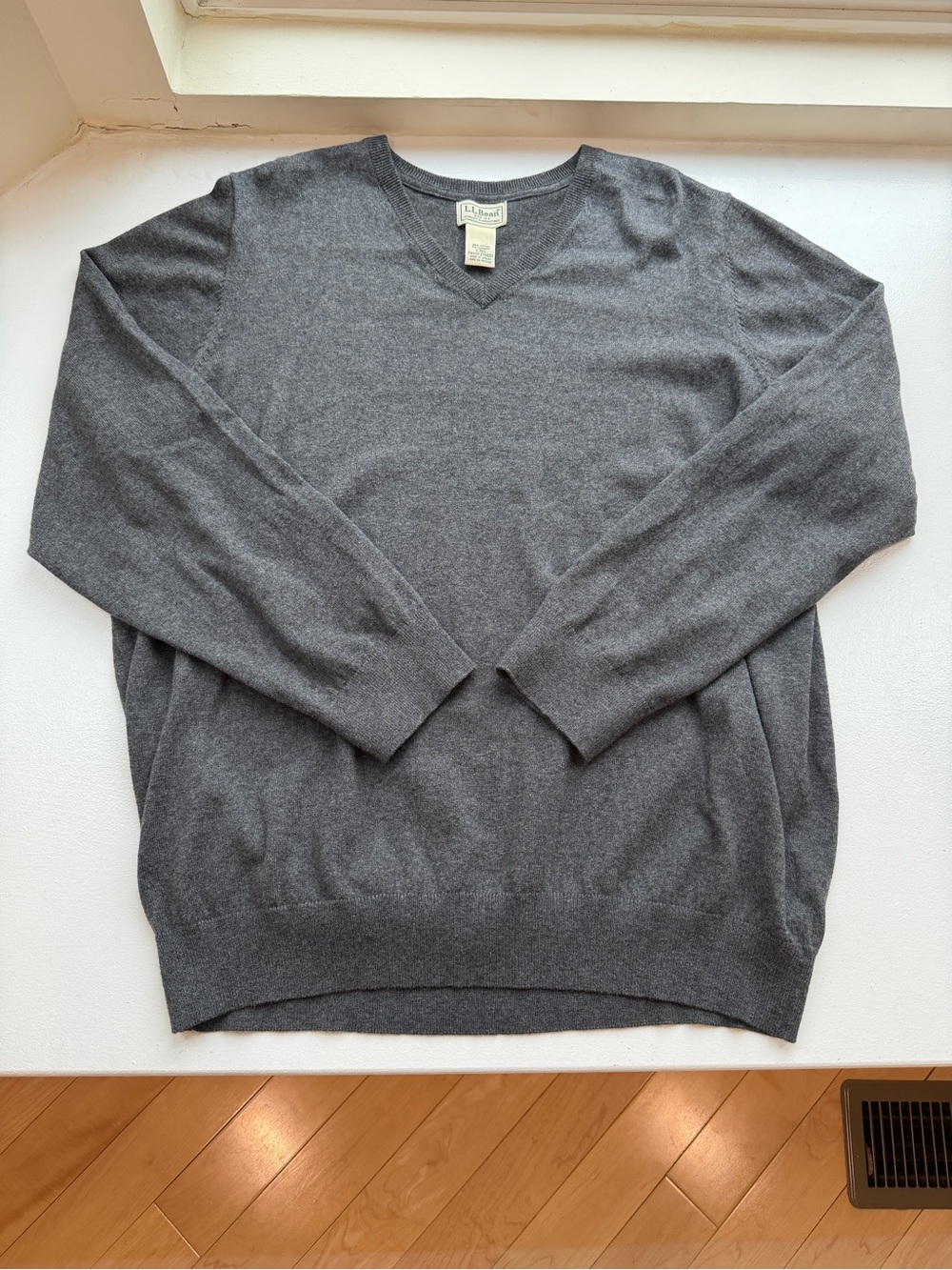 LL Bean Men’s Gray Cotton Cashmere V Neck Sweater Large